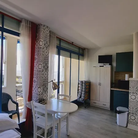 Front De Appartement