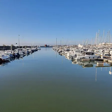 Front De Appartement *