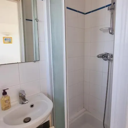 Front De Apartment *