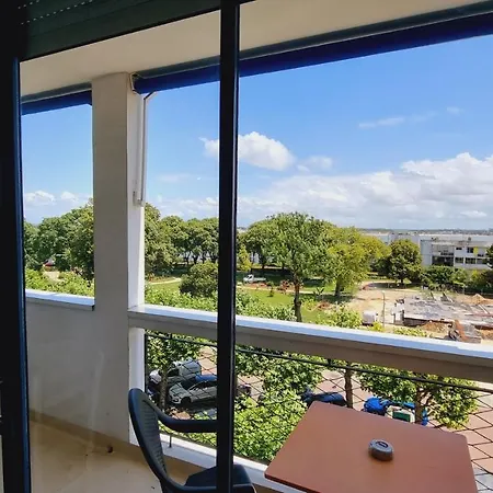 Front De Apartment