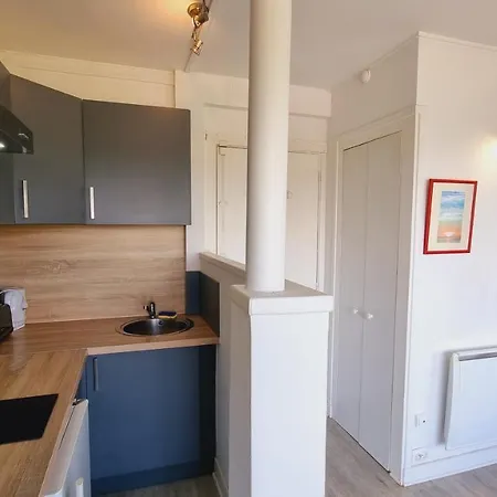Front De Apartment