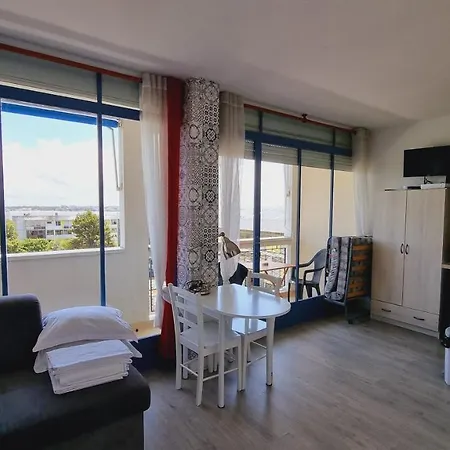 Front De Apartment