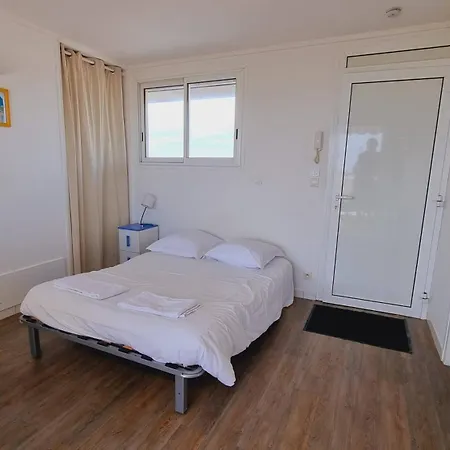 Front De Apartment *