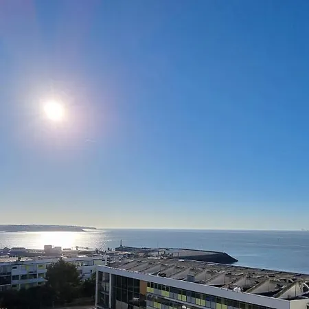 Front De Apartment *