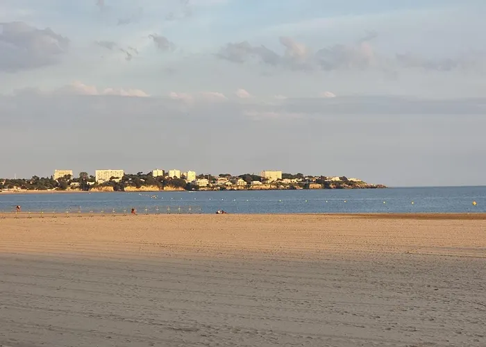 Front De Apartment *