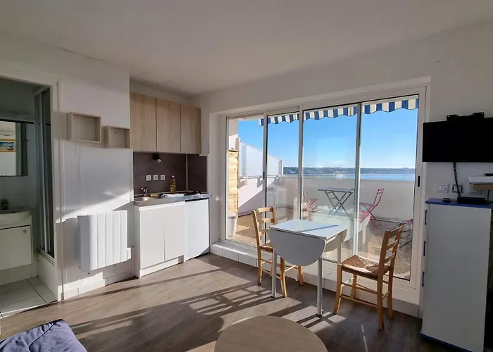 Apartment Front De *