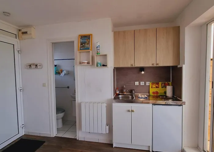 Apartment Front De *