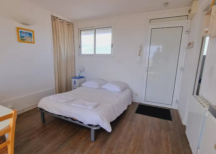 Front De Apartment *